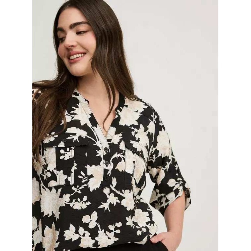 NEW Torrid 1X Harper Black Cream Floral Roll Tab 3/4 Sleeve‎ Button Front Blouse